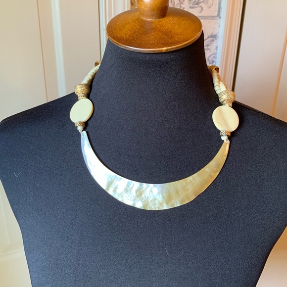 MOTHER OF PEARL AND CARVED BONE NECKLACE - Picture 1 of 8